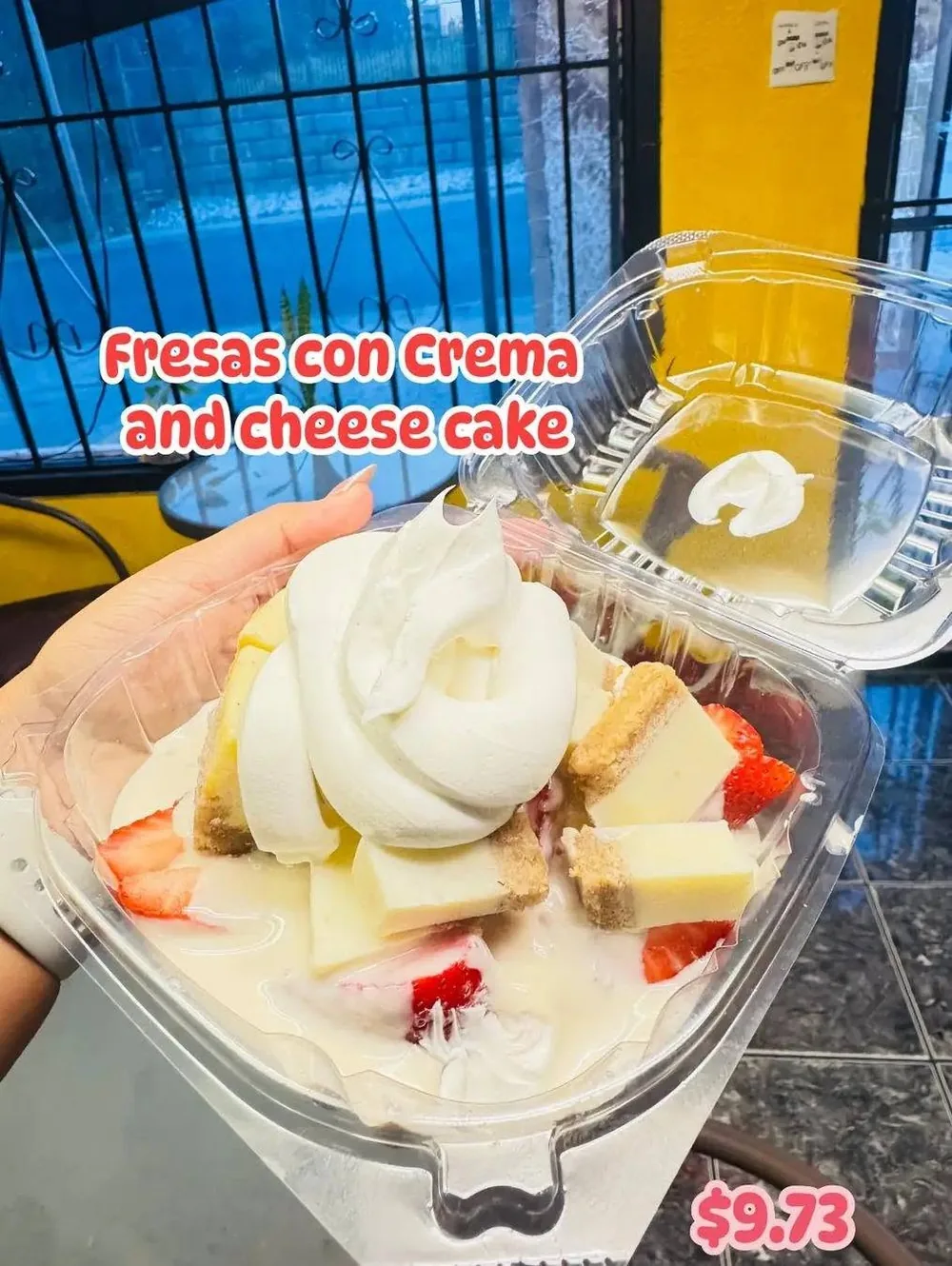 Fresas con crema y cheesecake