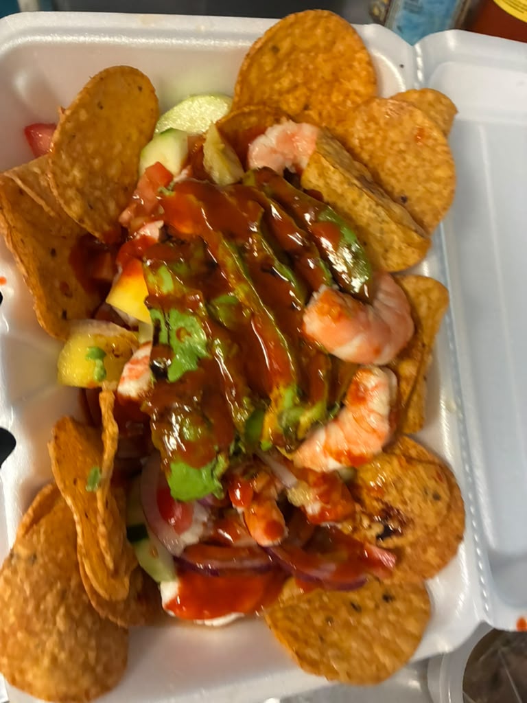 Tosticamarón con camarón y aguacate